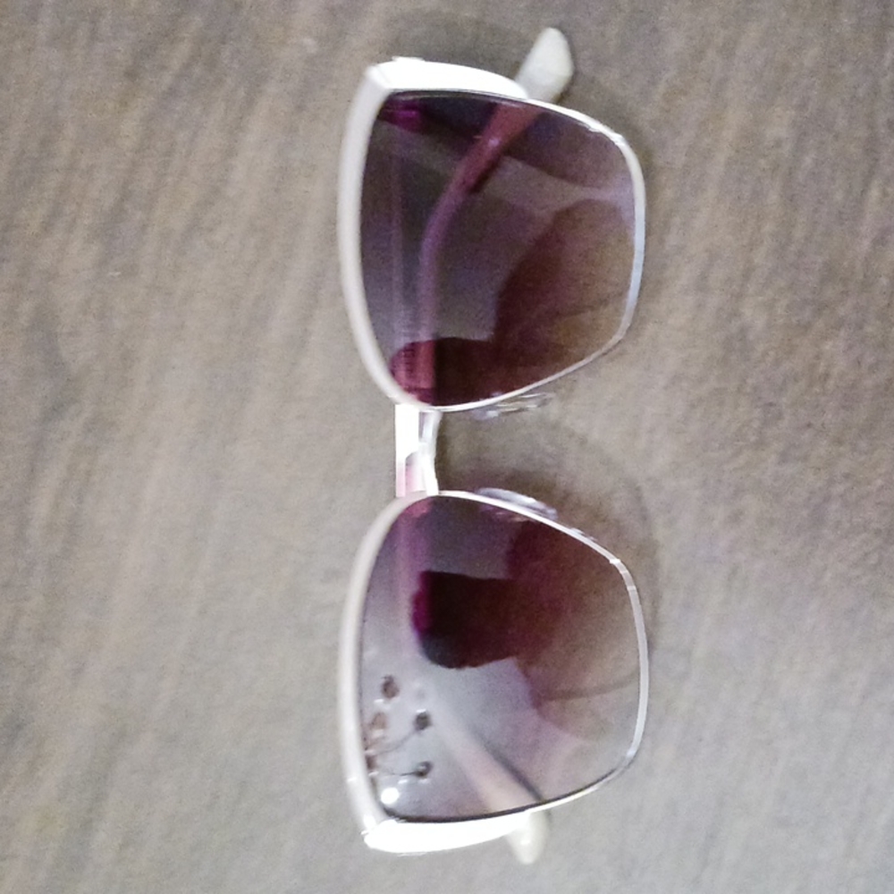 Piranha sunglasses in tan and white